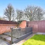 Central Mk House With Free Parking, Fast Wifi, And Smart Tv With Xbox, Sky Tv Packages And Netflix By Yoko Property