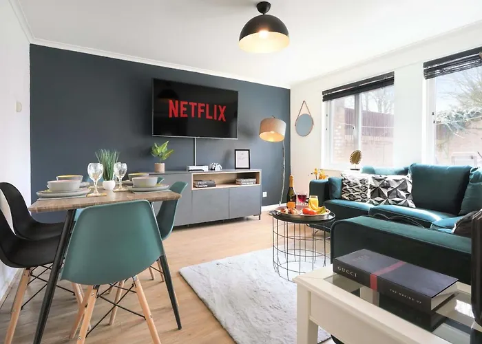 Central Mk House With Free Parking, Fast Wifi, And Smart Tv With Xbox, Sky Tv Packages And Netflix By Yoko Property