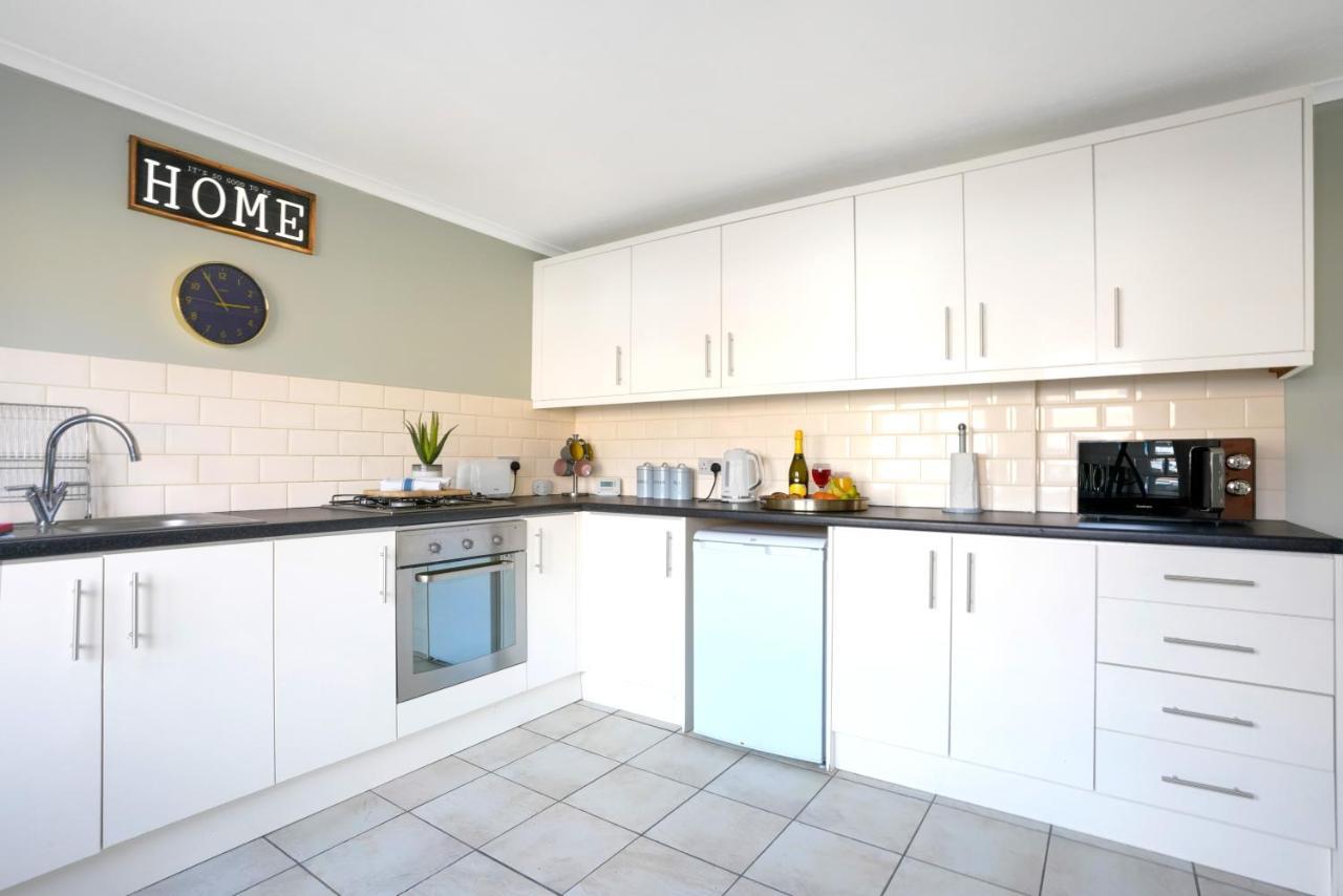 Holiday home Mk House: Smart With Parking & Entertainment *